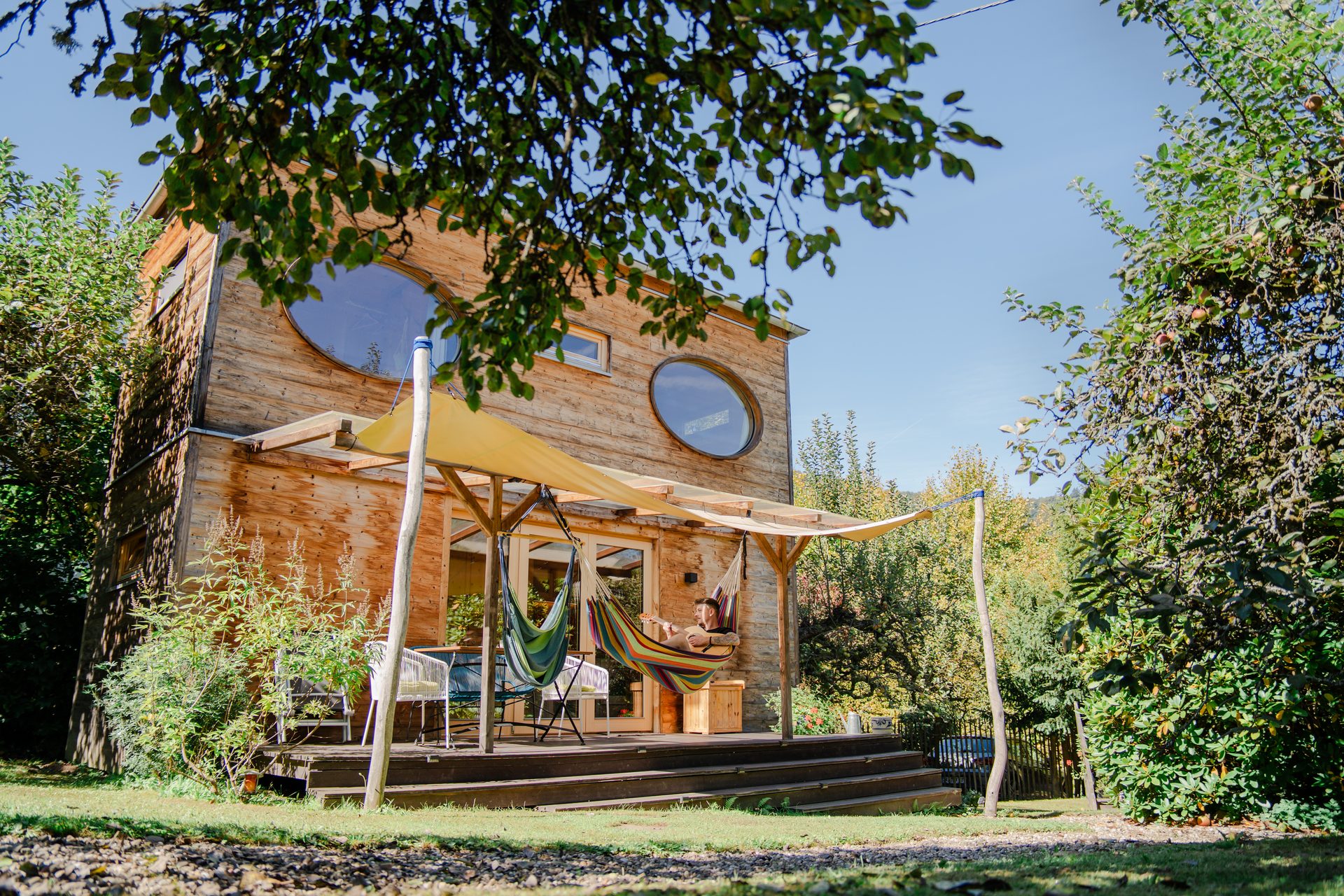 Das MayGarden Zinipi mit Hängematten und Sonnensegel