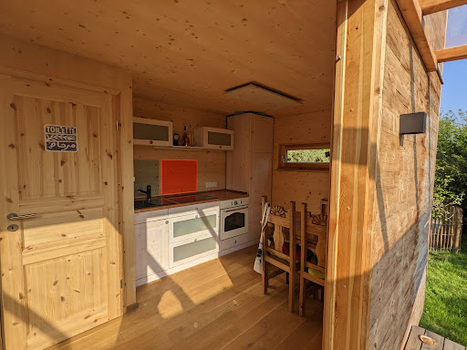 Voll ausgestattete Küche mit Backhofen