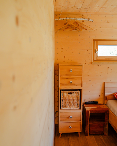 Schlafbereich im Zinipi — Zirbenholz-Möbel